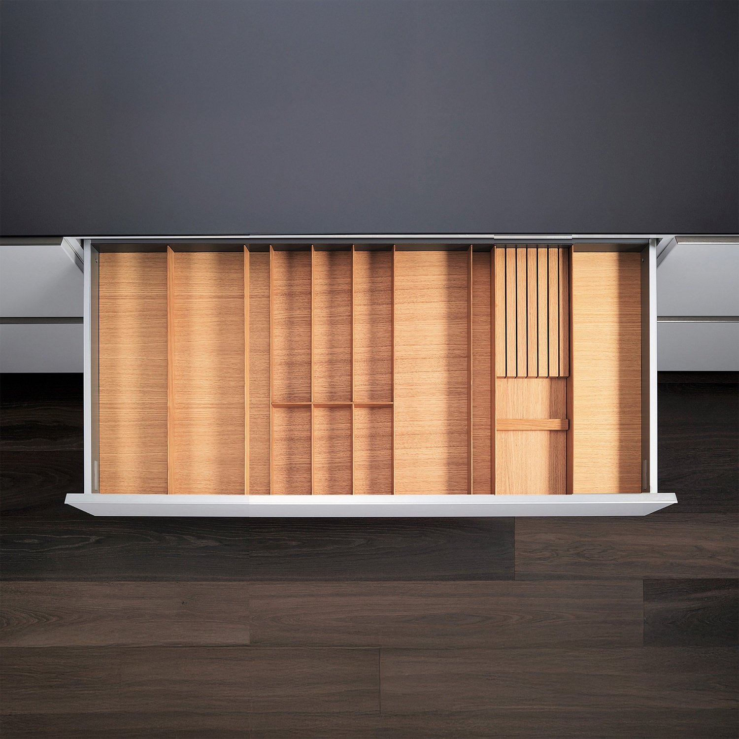 КОМПЛЕКТ лоток + держатель для ножей, ФайнЛайн Линик 1000-1200 мм, глубина 500 мм, цвет ДУБ натуральный Kessebohmer