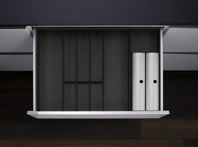 КОМПЛЕКТ лоток + держатель для фольги, ФайнЛайн Линик 800-900 мм, глубина 500 мм, цвет ЯСЕНЬ черный Kessebohmer